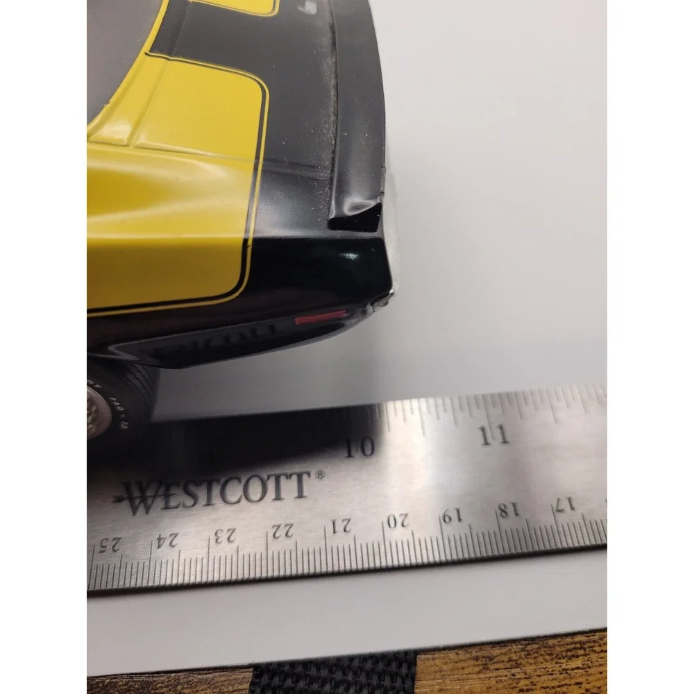 Chevrolet Camaro SS Diecast Car 1:18 Yellow Black 1970 Muscle Car Toy